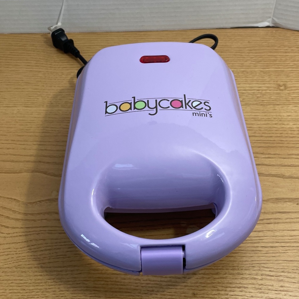 BabyCakes Mini Cake Pop Maker Purple Makes 9 Non-Stick Cake Balls CPM20 New